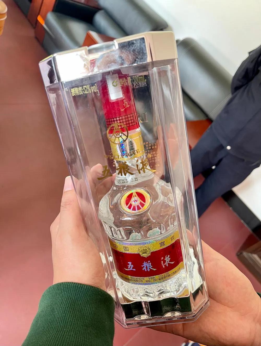 一个茅台空瓶多少钱,一个茅台空酒瓶卖数百元