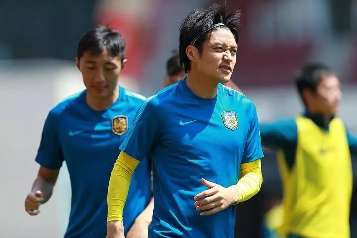 蹦迪喝多后的惩罚,国青拜金四少聚会