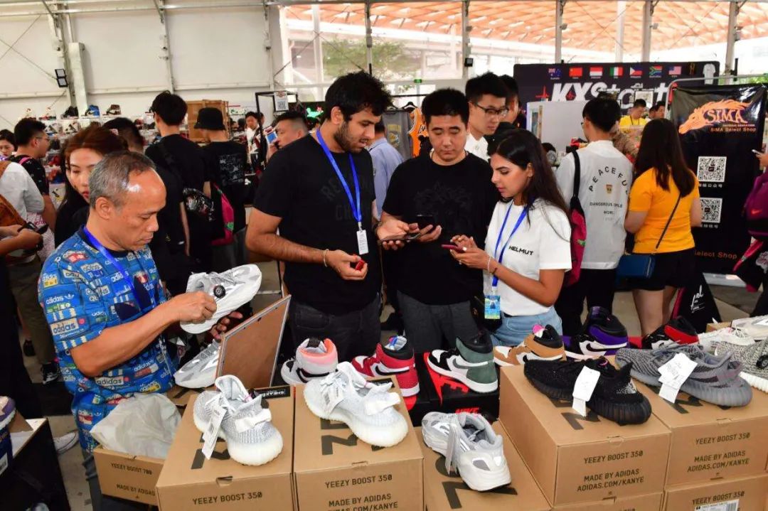 陈冠希讲解球鞋 (陈冠希innersect球鞋)