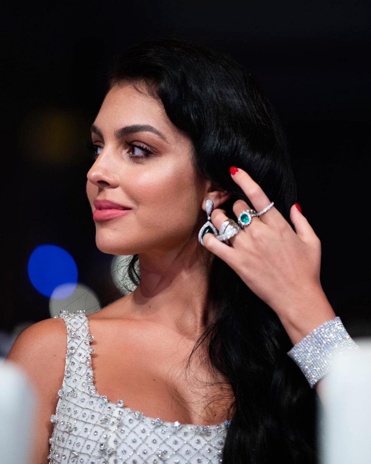 c罗换板寸新发型抢眼,c罗不忘初心