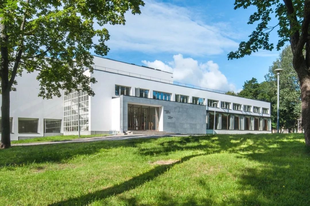 没设计过一两把网红椅，都不好意思被誉为建筑大师