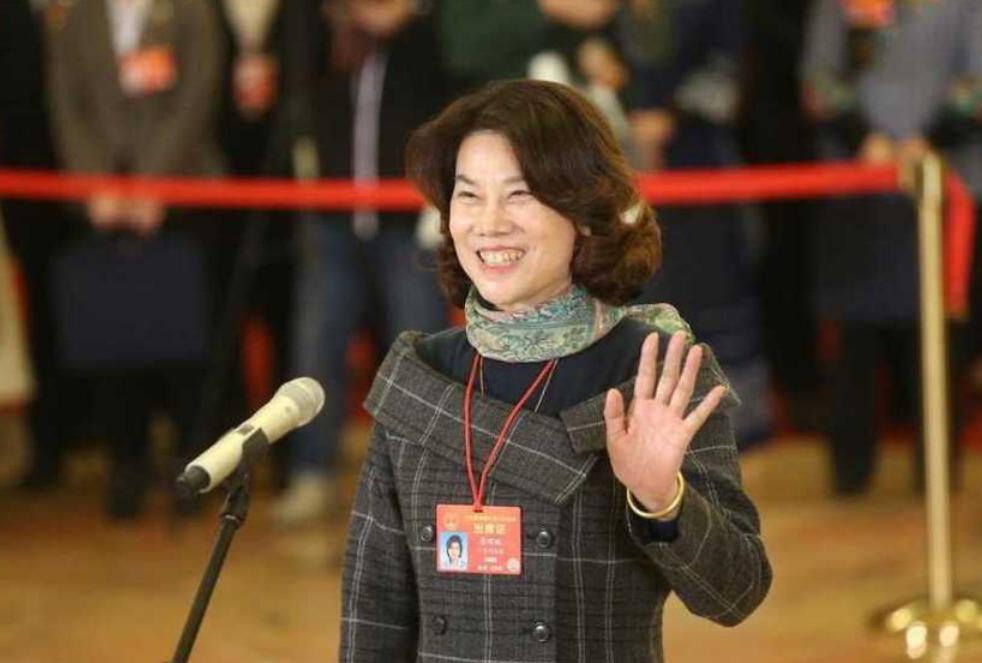 曹德旺被董明珠嘲讽没装格力空调,曹德旺说董明珠不容易