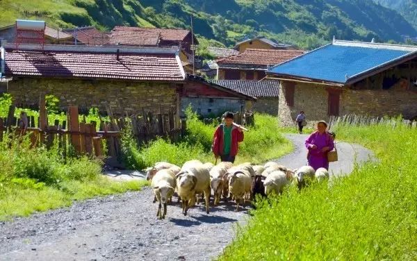 比九寨沟还漂亮的景点,比四川九寨沟更美的地方