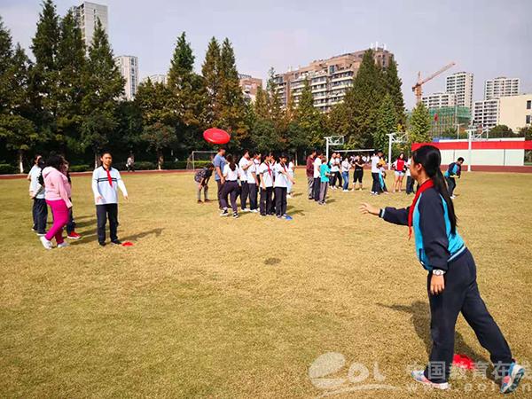 如何在校园里“玩转”飞盘？景华中学用行动告诉你