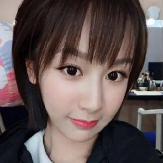 杨紫新发型八字刘海,杨紫的新发型刘海