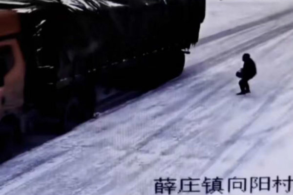 你站出来的样子足以温暖全世界，2020年卡车司机感动瞬间回顾