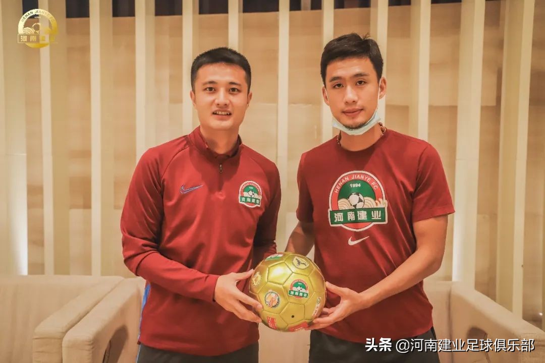 这份珍贵礼物送给26岁的建业足球