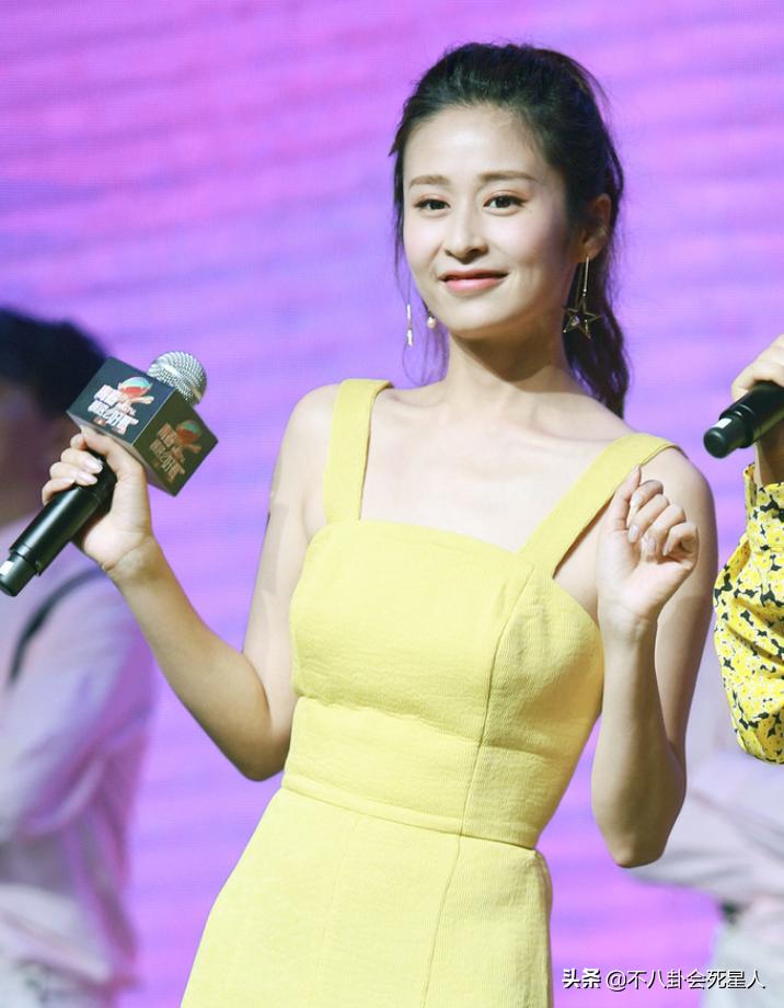 金晨颖儿姜妍环球影视城,金晨穿礼服超瘦