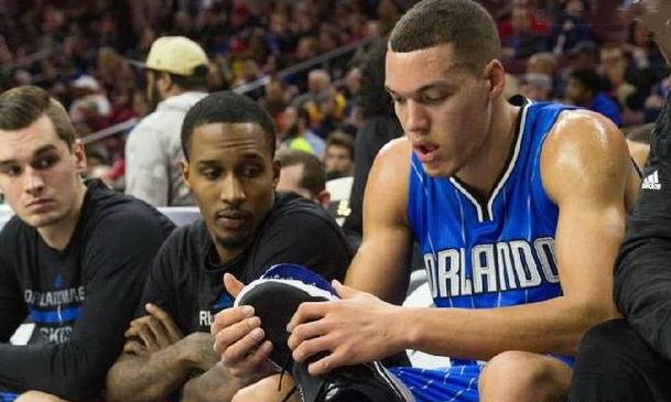 马努高光时刻,nba摆烂搞笑时刻