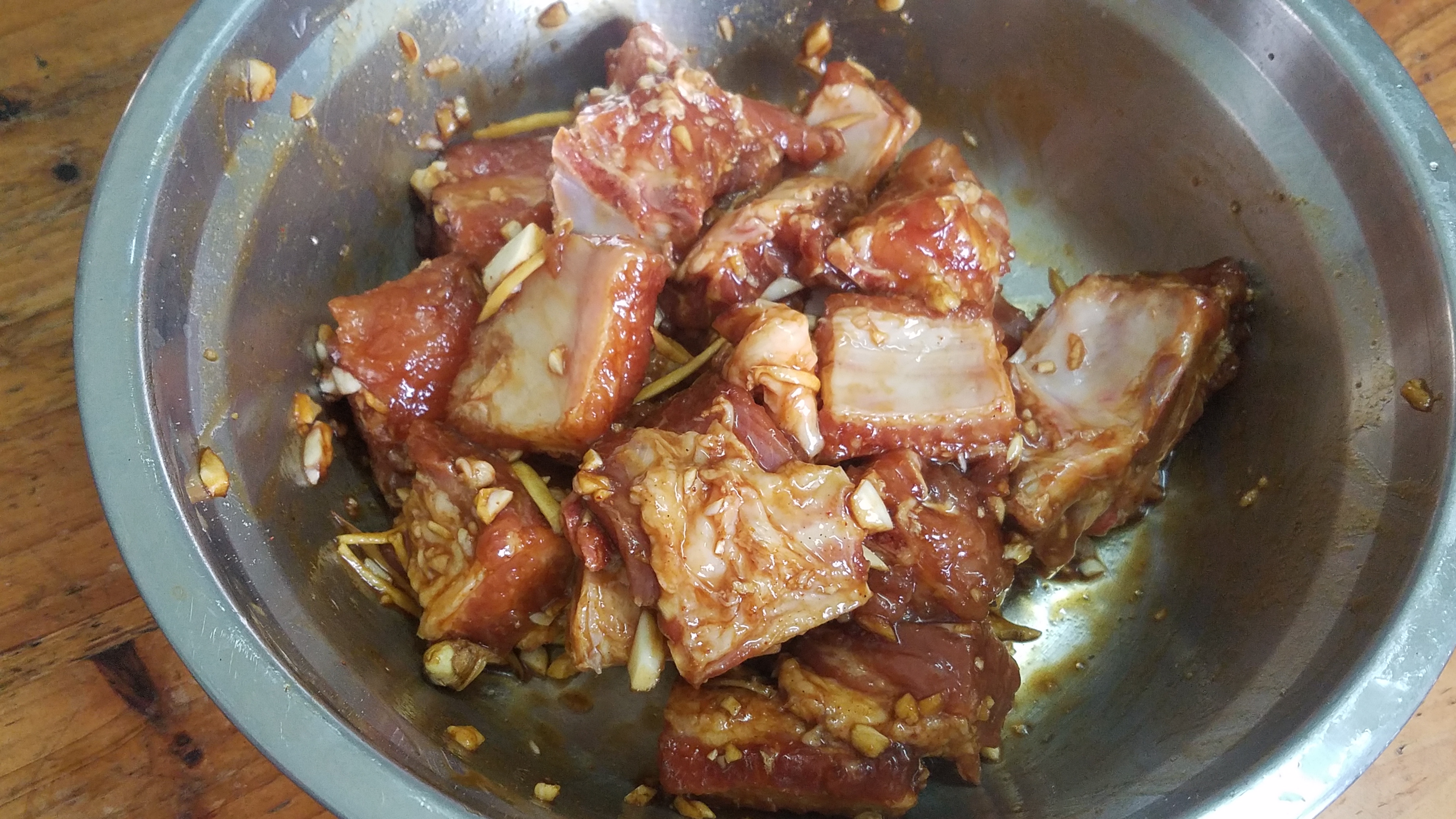 这才是椒盐排骨的家常做法，好吃又好看，味道超棒，2分钟学会