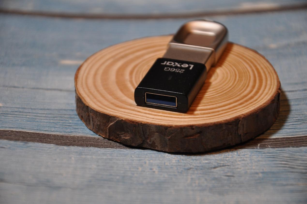 指纹加密更方便-Lexar雷克沙F35指纹识别加密U盘轻体验