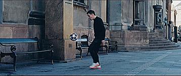 四年级小孩零基础怎么学足球颠球,足球颠球小技巧三年级