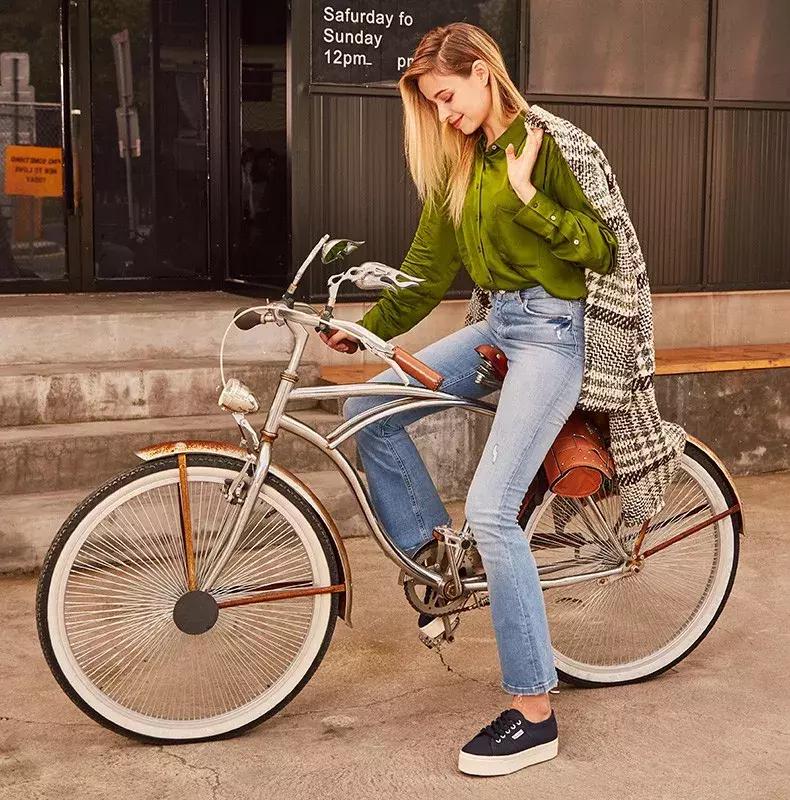 夏天什么裙子配小白鞋,夏天穿裙子可以穿小白鞋吗