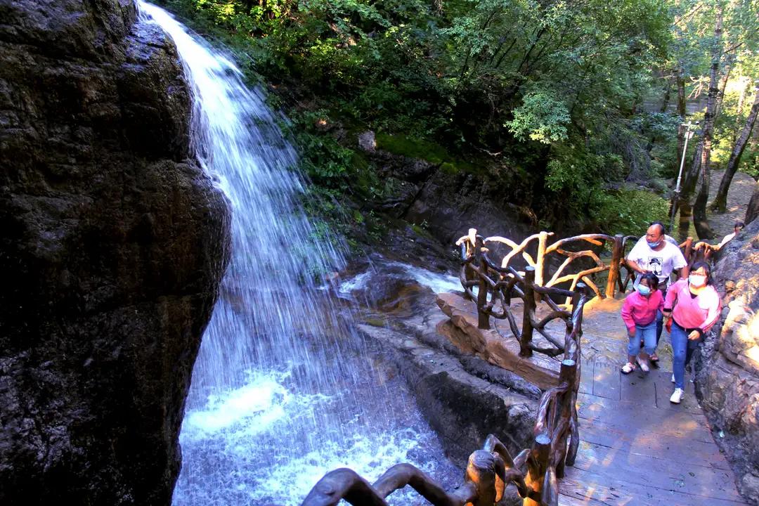 宿在驼梁，感受一种无忧的生活/郝贵云