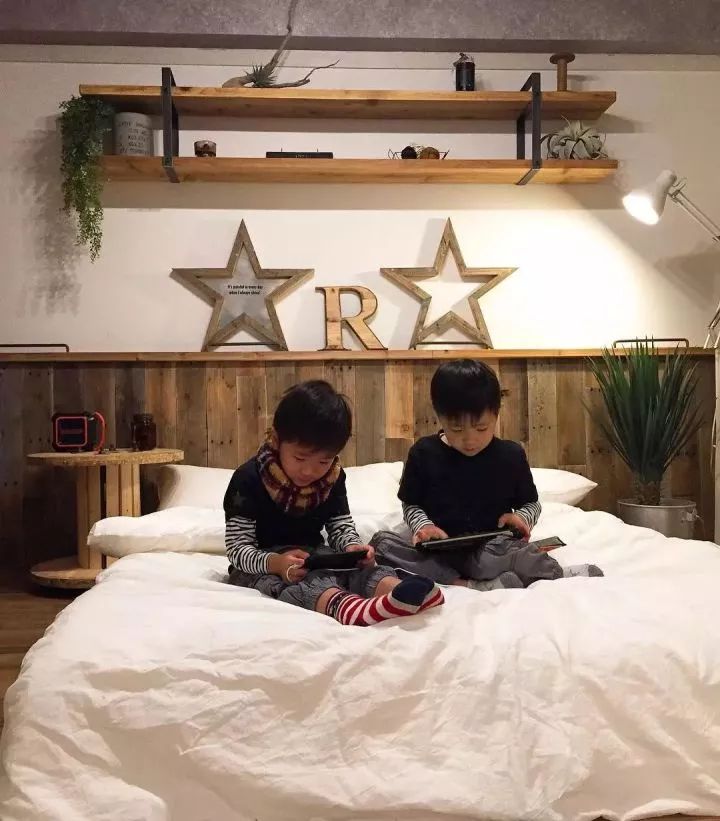 80后夫妇将破旧小宅爆改“复古咖啡厅”，95%家具都是自己打造