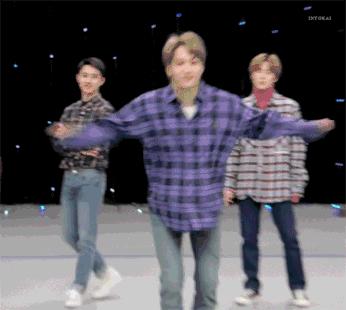 吴世勋对都暻秀撒娇,吴世勋ins里的金俊勉