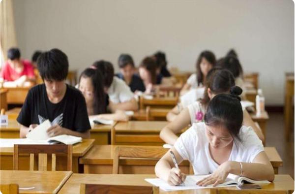 铁饭碗职业排行榜公务员仅排第四,全国最受欢迎的公务员