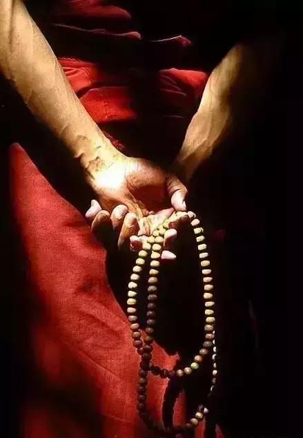 每一个佛珠都有一个故事,一串佛珠的真实故事