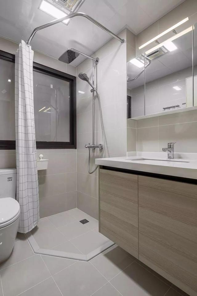 1.6平方卫生间太小怎么干湿分离,卫生间太小贴灰色砖太暗怎么补救