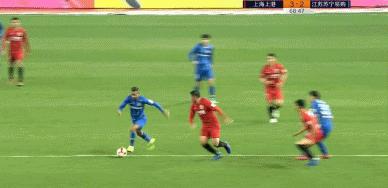 江苏苏宁队谢鹏飞,谢鹏飞替补登场不到3分钟建功