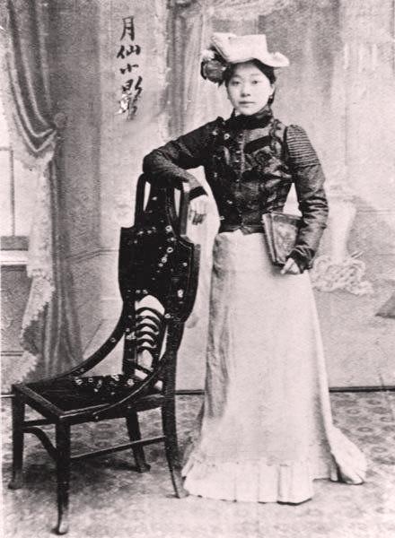 新中国成立之初:封闭*院妓**,改造*女妓**实况