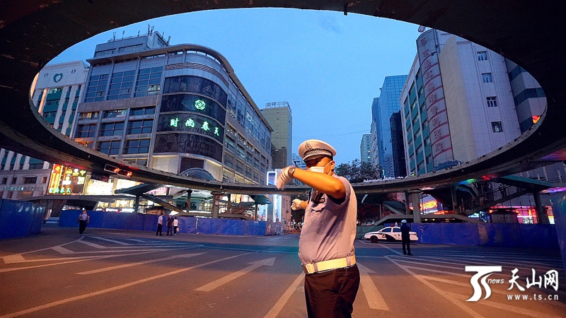 乌鲁木齐市大十字天桥哪年建的,大十字天桥拆除