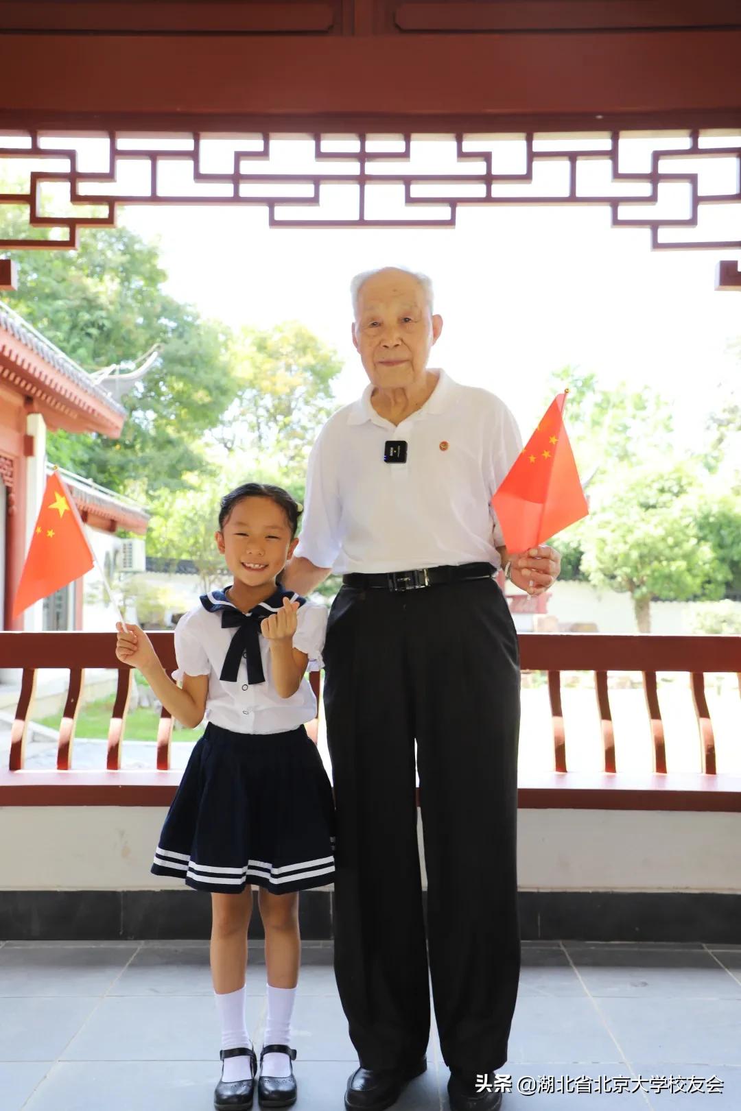 快看!荆楚北大人的赤子情怀,闪亮在《我和我的祖国》歌曲里