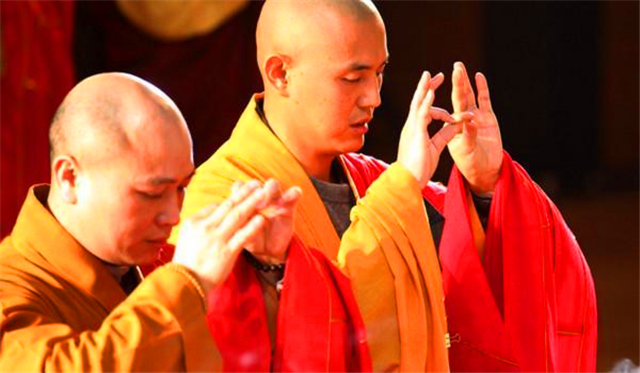 人本命年穿红色,中国人为什么忌讳死人穿红色