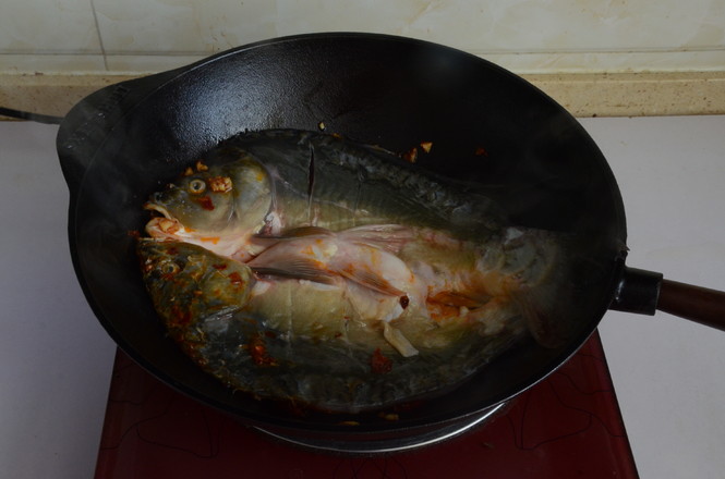 东北铁锅炖鱼正宗做法视频,东北铁锅炖鱼最正宗的做法