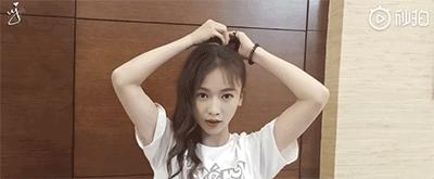 戚薇许嵩最新视频,戚薇现身许嵩演唱会全程抢热搜