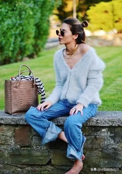 v领毛衣慵懒风显白显瘦,显瘦又百搭全靠这件v领毛衣