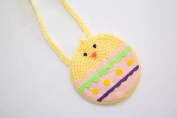 如何钩小包上的小装饰,钩个随身小包包好看