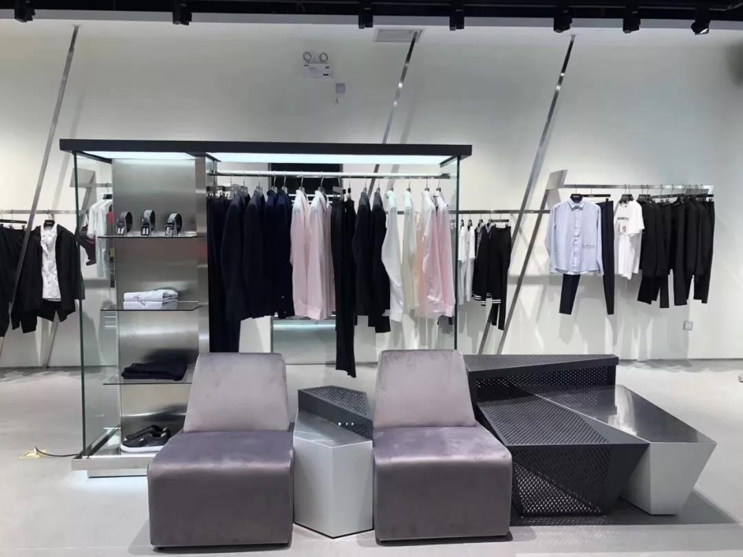 卡宾中国风男装,卡宾男装店铺装修风格