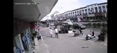 煤气罐爆炸致10死7伤事件,烧烤店燃气爆炸致31人死