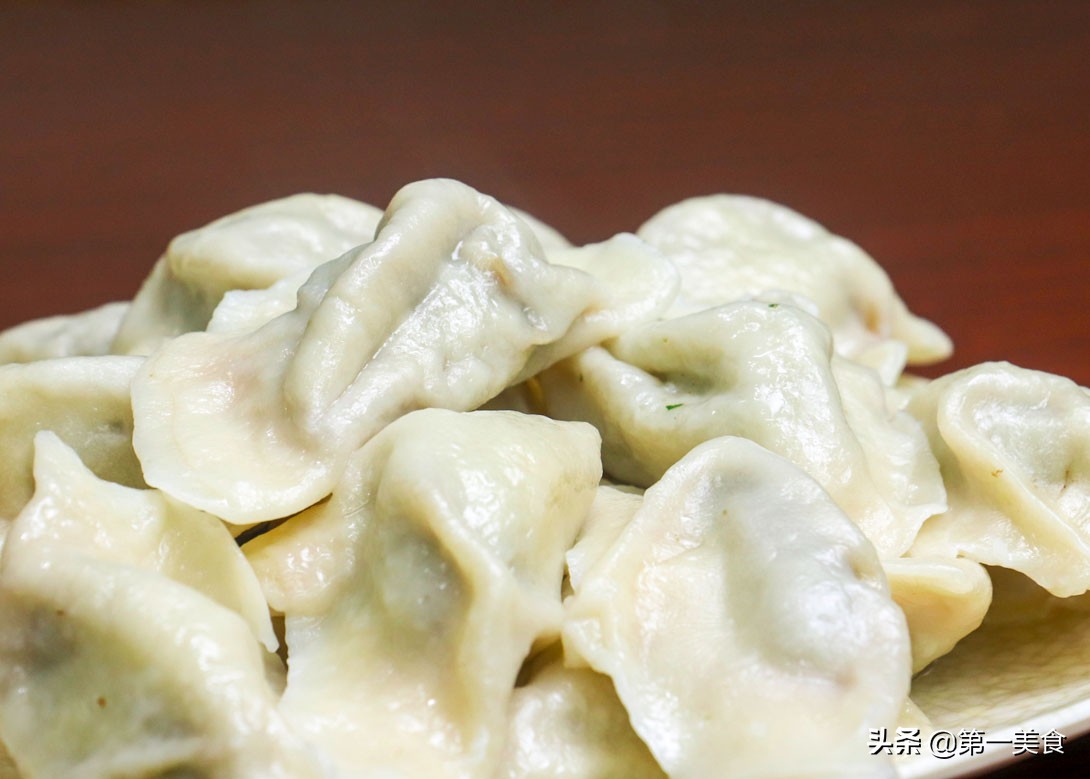 饺子要冷水煮还是热水煮的好,饺子盖着盖煮好还是不盖盖子煮好