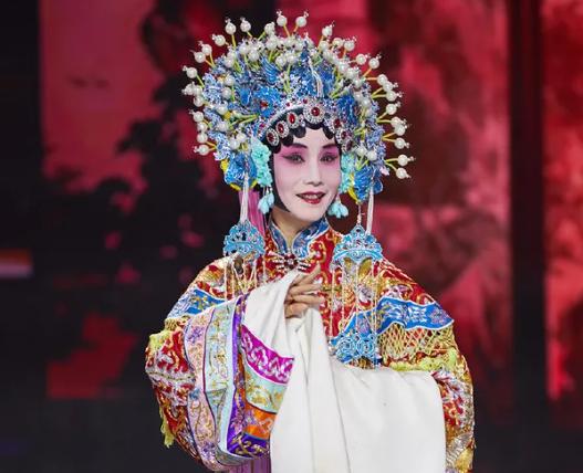 央视徐俐现状,王冰冰重返央视幕后