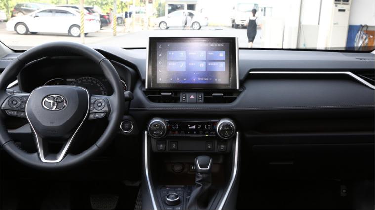 丰田rav4荣放动力分配显示,威兰达和荣放rav4哪个空间大