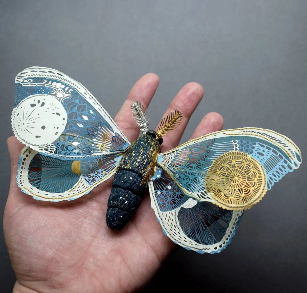 她被称为“刀王”，凭一把破刀，一张破纸，作品征服了全世界