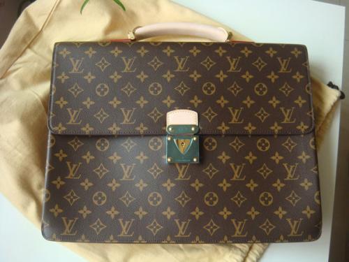 奢侈品大牌背后的秘密lv,lvgucci香奈儿服装假冒被查