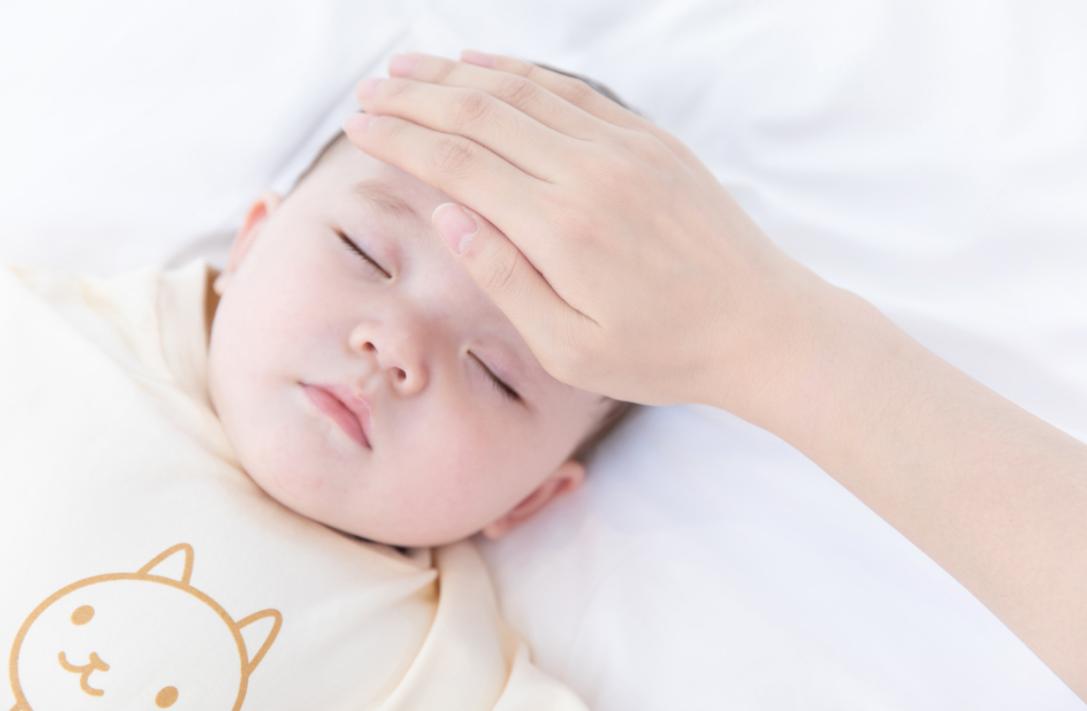 冬天晚上怎么喂奶粉避免宝宝着凉,冬天宝宝晚上睡觉怎么样不会着凉