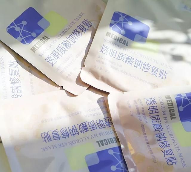 冬天需要一款超强补水面膜,一年四季都在做补水的女人