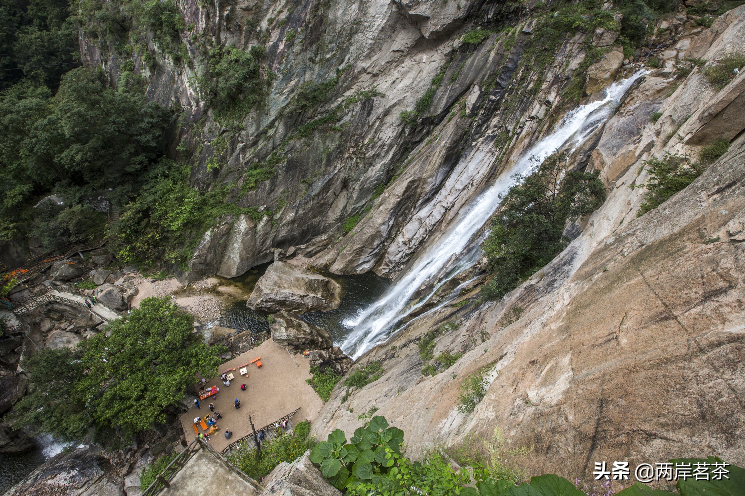 再看白云山,看山不是山,它是一本百读不厌的百科全书