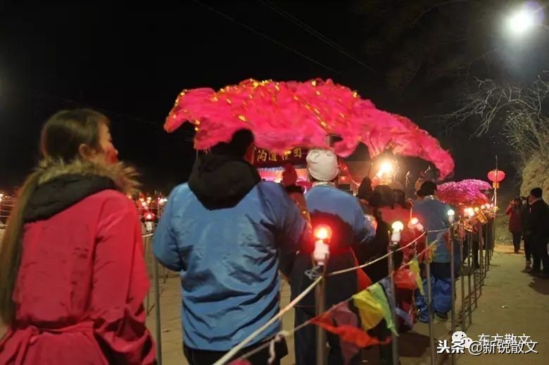 正月十五看花灯耍龙灯,陕北正月十五闹花灯跑旱船耍龙狮