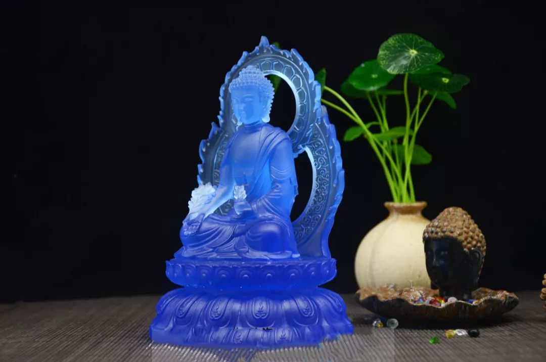 泰国镇国至宝，价值20亿的翡翠佛很可能不是翡翠！