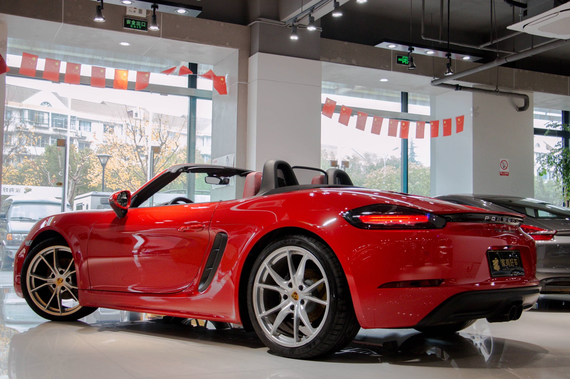 保时捷和雷克萨斯，一个马来一个印度建厂，看不起国内消费者？