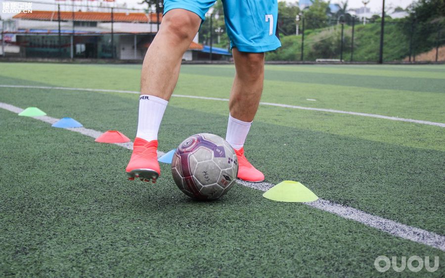 除了阿迪达斯耐克还有什么鞋,阿迪达斯nemeziz19.3tf测评