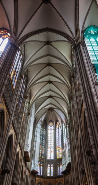 教堂为什么是尖的,教堂为什么是十字架