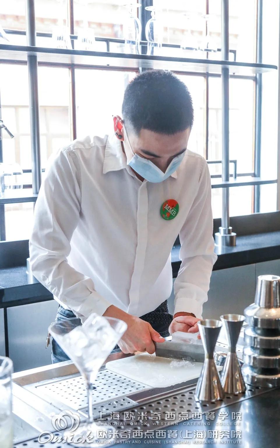 毕业生潘澄弘|在外滩十八号工作，是什么样的体验？