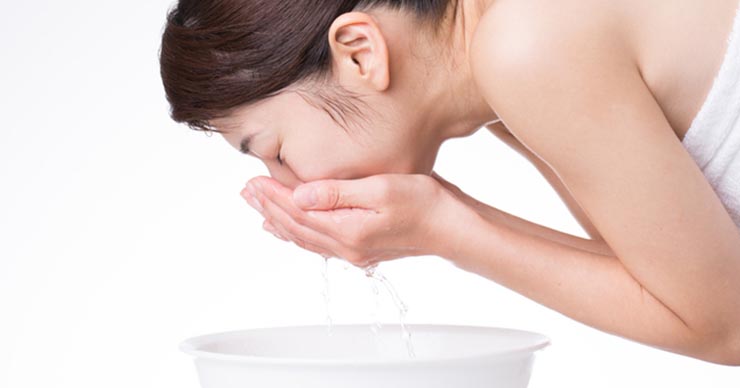 头发面部爱出油什么原因,面部出油长痘什么原因