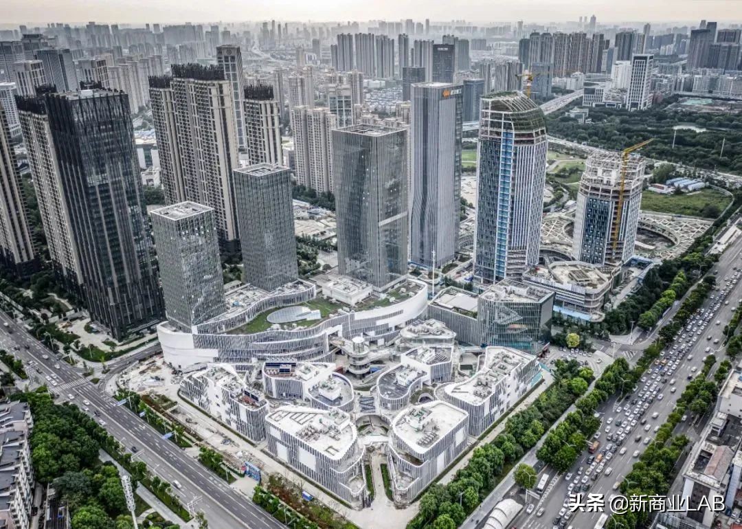 武汉青年路上，这座新“美学商场”藏着多少惊喜？